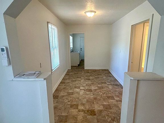 5th image of 302 Lucius Dr