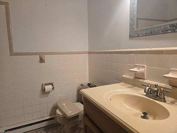 5th image of 214 Delaney Dr