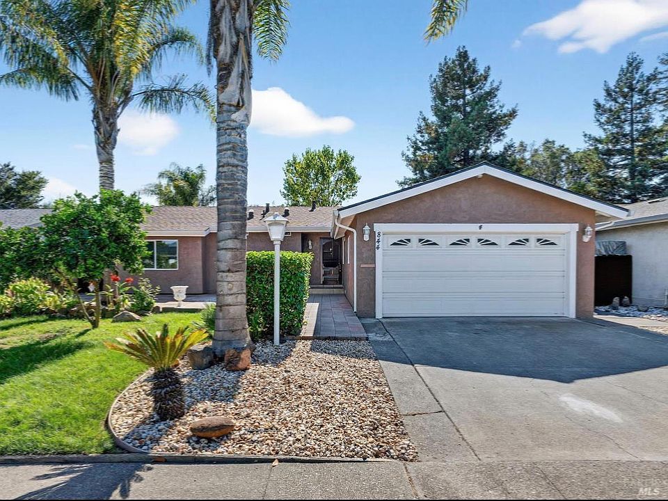 1st image of 844 Cedarwood Lane