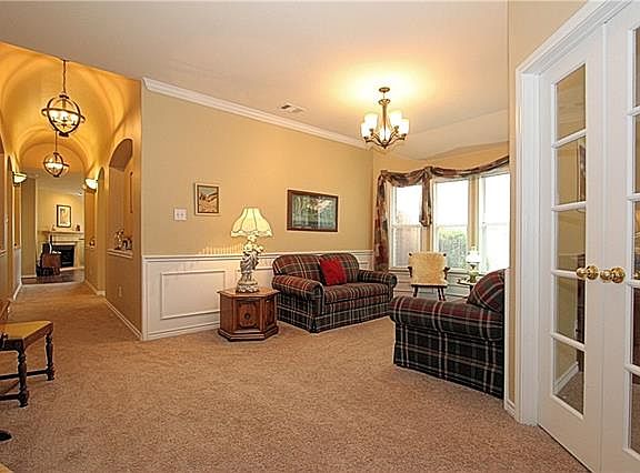5th image of 5705 Meadowglen Dr