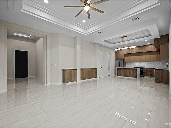 2nd image of 2516 Venice Ave