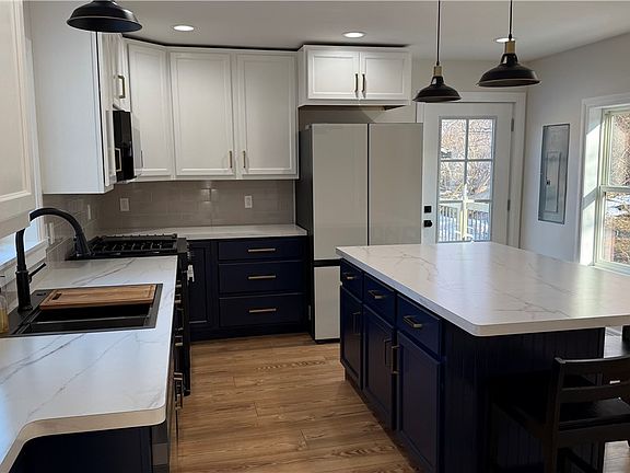 4th image of 1667 Quaker Rd