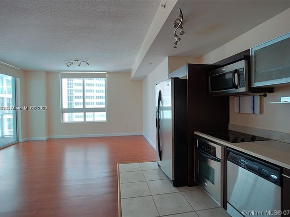 4th image of 1900 N Bayshore Dr APT 2005