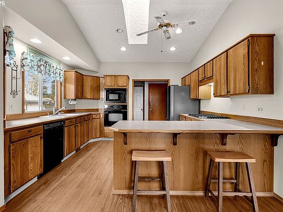 5th image of 103 NW 95th Cir