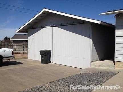 Shop
						:
						2 sliding doors