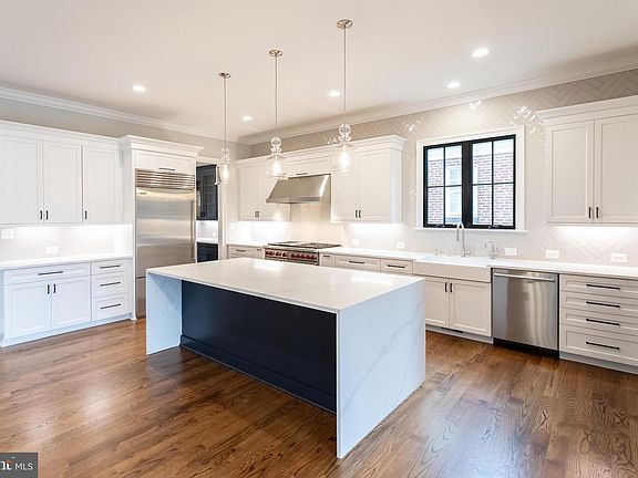 5th image of 721 N Kenmore St