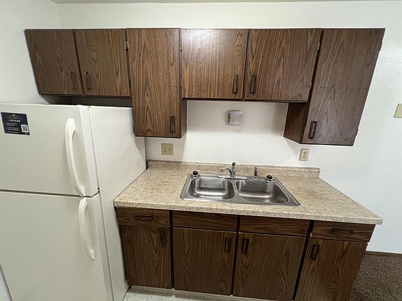3rd image of 316 S Elm St #4