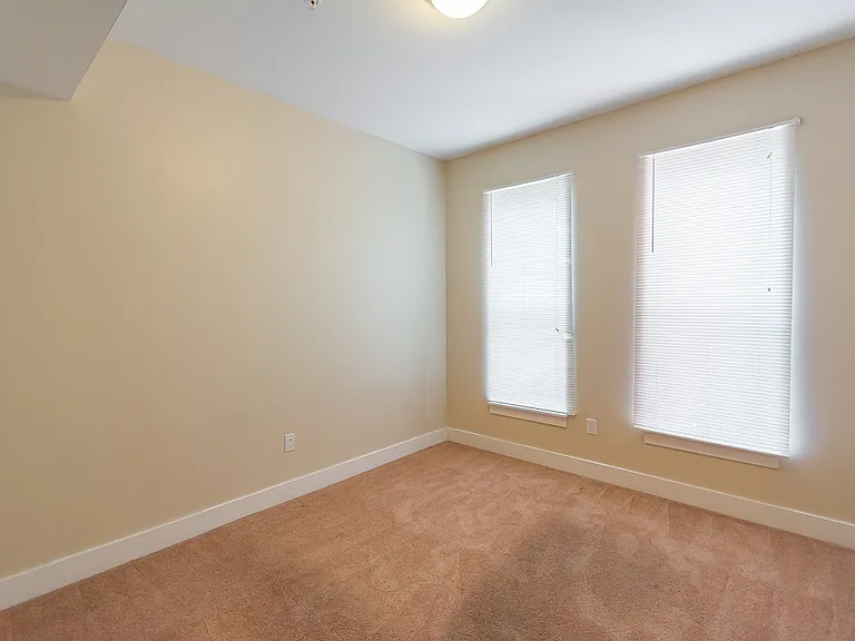 632 N College Ave — Photo 37