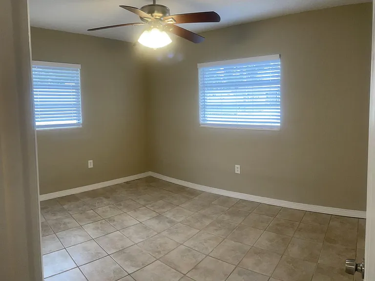 1496 Lakeside Dr — Photo 17
