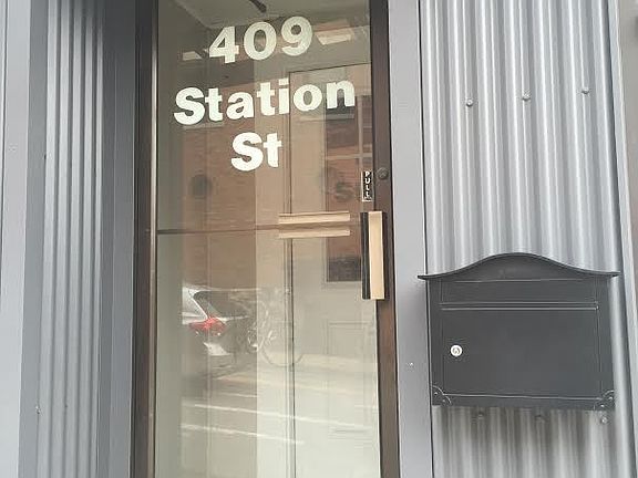 2nd image of 407 Station St #6