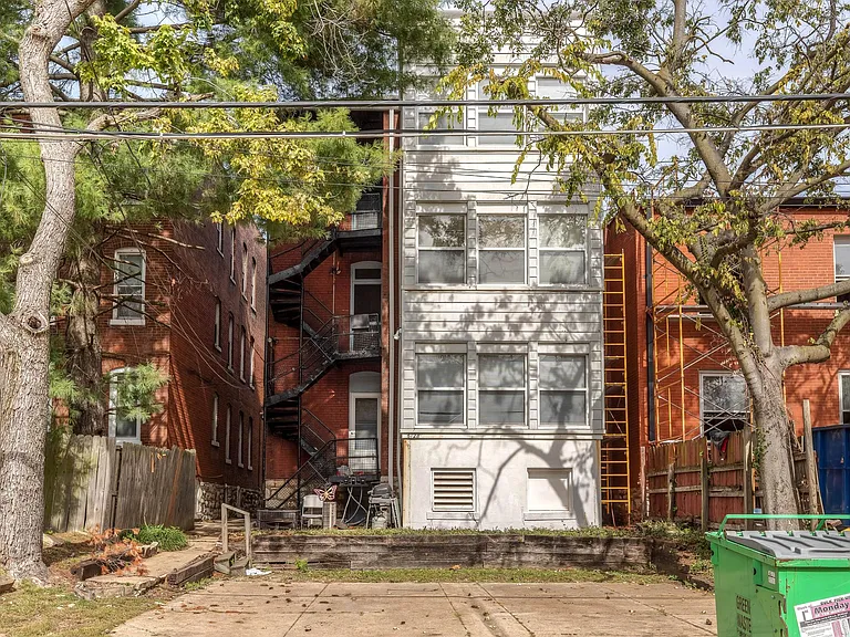 6128 Waterman Blvd — Photo 17