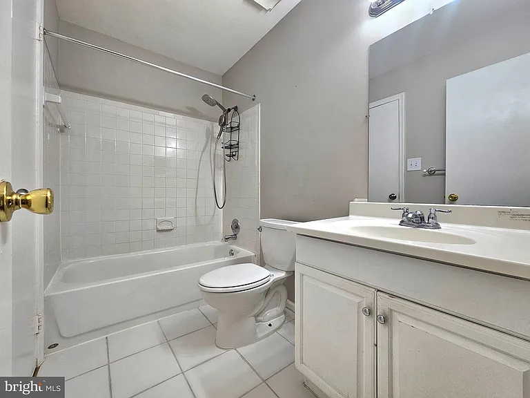 7664 Northern Oaks Ct — Photo 14
