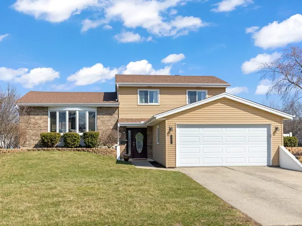 1551 Briarcliffe Blvd, Wheaton, IL 60189