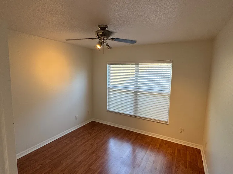 1823 Ashton Dr E — Photo 26