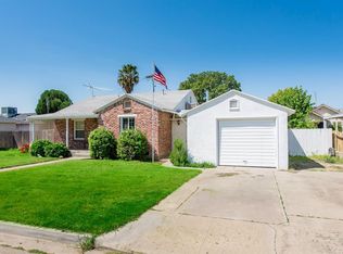 925 Q St, Sanger, CA 93657