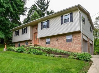 3010 Smith Kramer St NE, Hartville, OH 44632