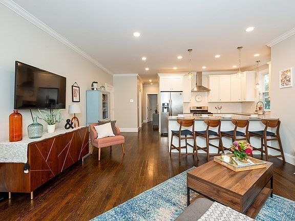 2nd image of 407 Pleasant St #1B