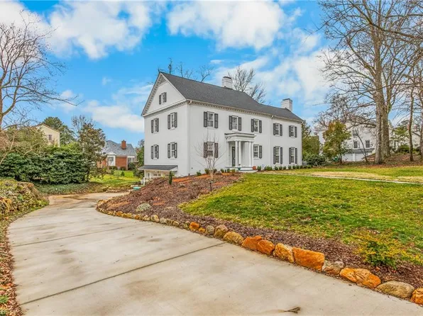 417 Hillcrest Dr, High Point, NC 27262