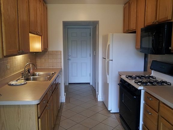 5th image of 1068 Hampton Hbr #1068