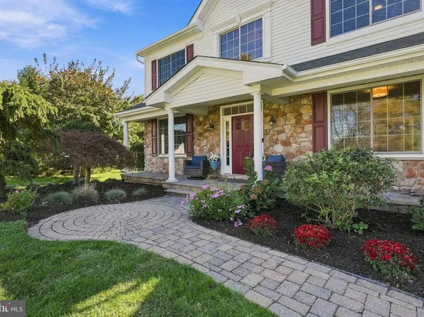 47 Venuti Dr, Aston, PA 19014