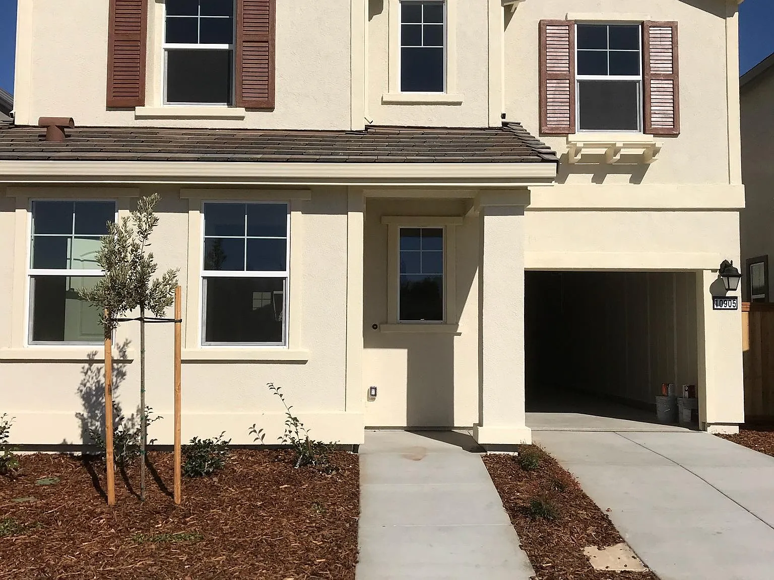4 bed, 2.5 bath, 2113 sqft, $2,950 — Photo 1