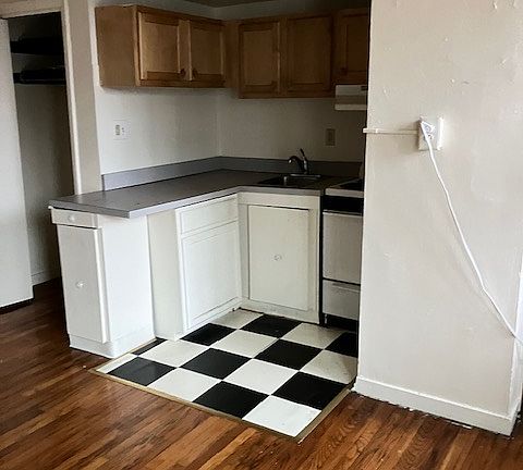 3rd image of 1206-08 Spruce St #304