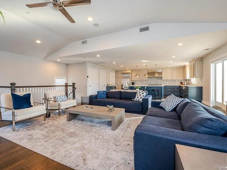 206 Grand Blvd — Photo 3