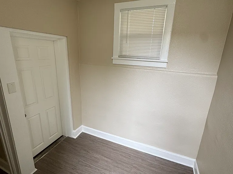 605 E 2nd St #5 — Photo 9