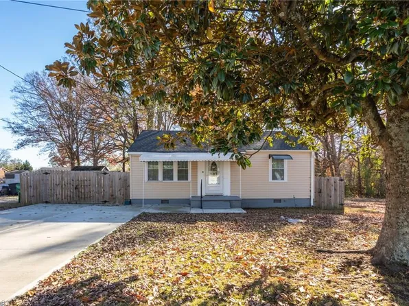 802 Graylyn Dr, High Point, NC 27263