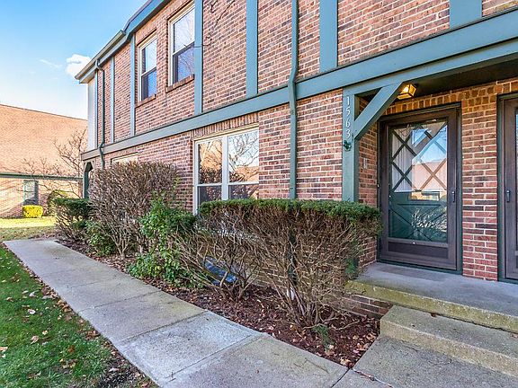 2nd image of 1563 Sandringham Ct