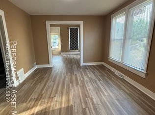 611 9th St, Racine, WI 53403