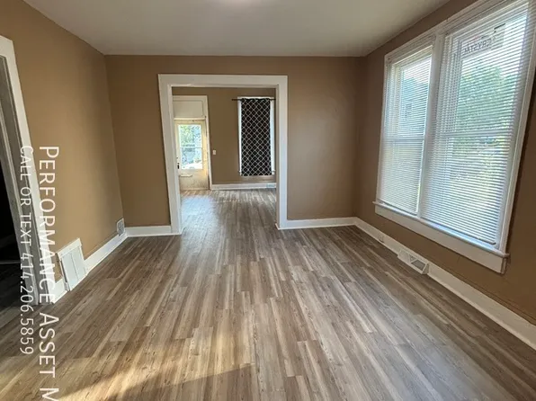 611 9th St, Racine, WI 53403