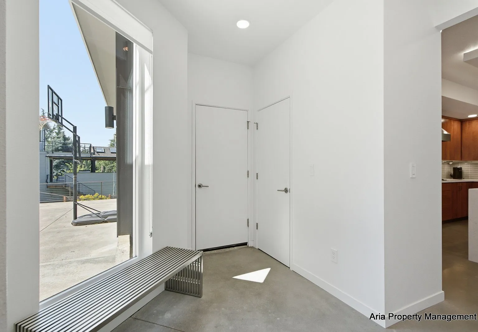 4 bed, 3200 sqft, $9,800 — Photo 3