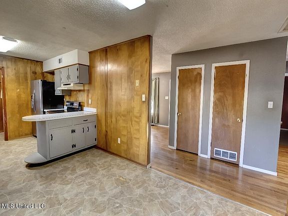 4th image of 1886 Whitehead Dr