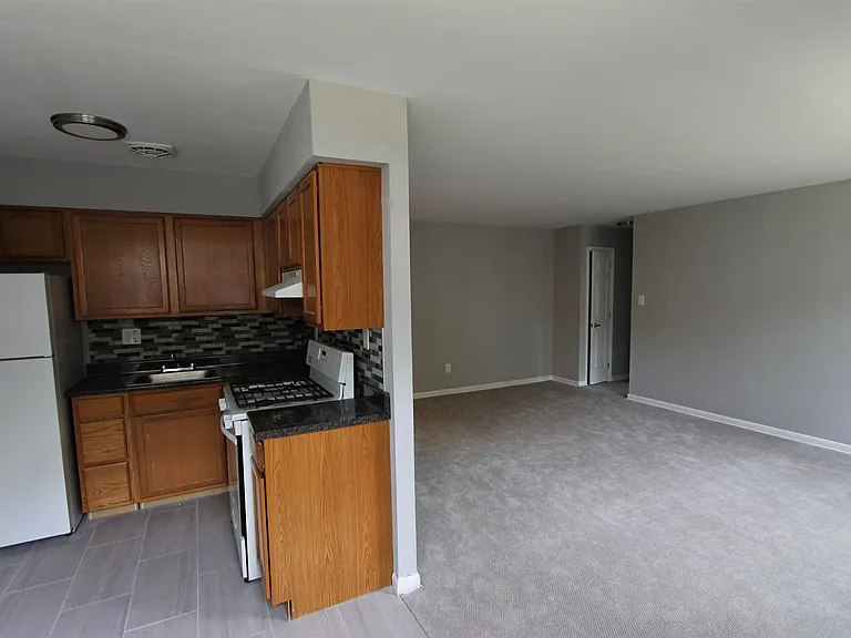 West Walnut Lane Apartments — Photo 20