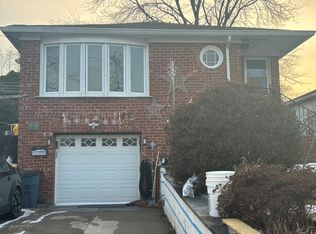 35 Round Hill Dr #2, Yonkers, NY 10710