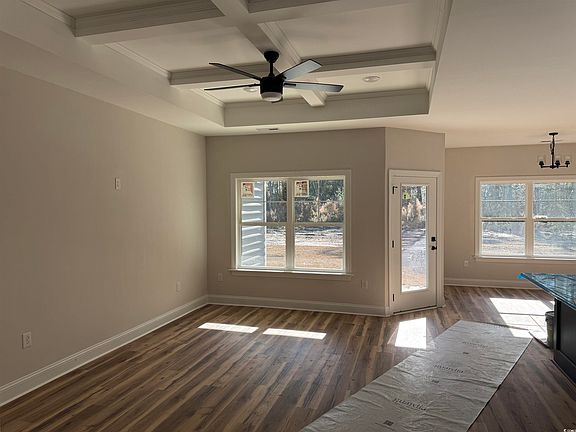 4th image of 1351 White Oak Ln.