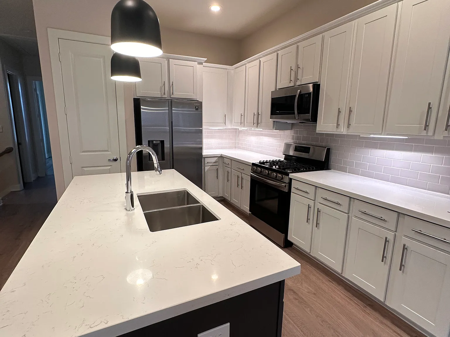 3 bed, 2.5 bath, 1540 sqft, $2,550 — Photo 3
