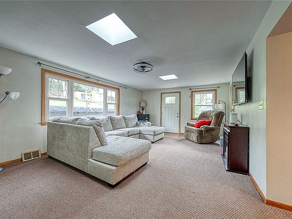 2nd image of 2722 Wooster Dr
