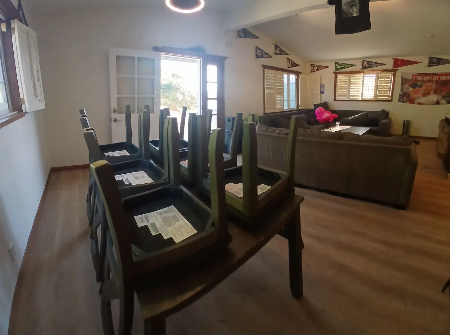 9 bed, 6 bath home that's a stone's throw to Grand Ave entrance — Photo 3