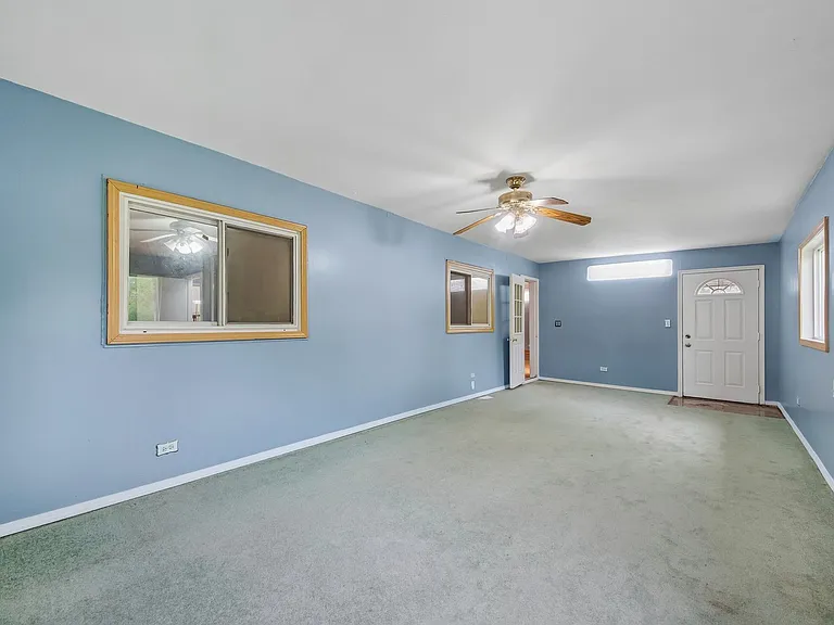 670 Lakeview Ln — Photo 18