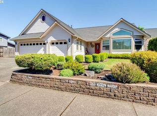 1640 Fairview Pl, Cottage Grove, OR 97424