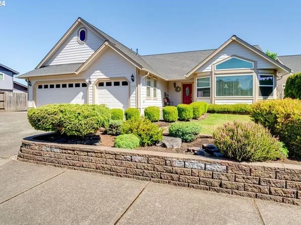 1640 Fairview Pl, Cottage Grove, OR 97424