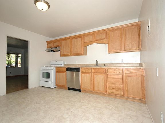 5th image of 733 Cardenas Dr SE