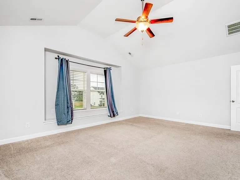 2209 Courtland Dr — Photo 12