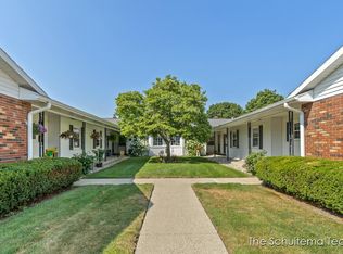 7432 Grove Dr #64, Jenison, MI 49428