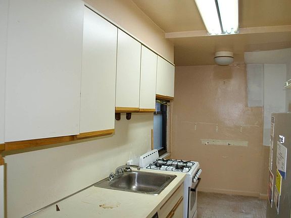 4th image of 75-15 210th St APT 1A
