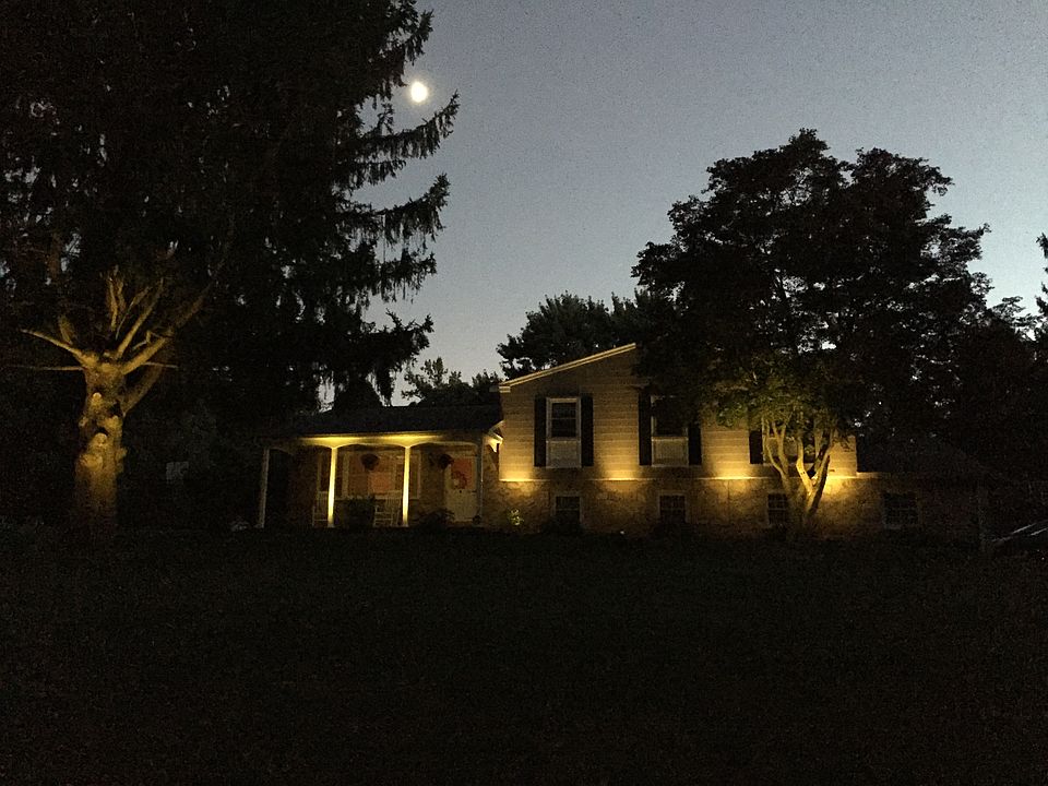 2nd image of 404 Oakland Dr