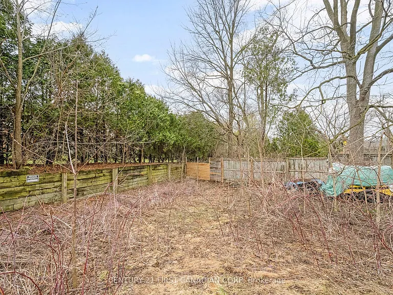 1326 Commissioners Rd W — Photo 30