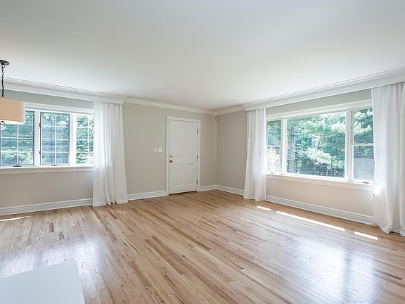 5th image of 395 Taconic Rd